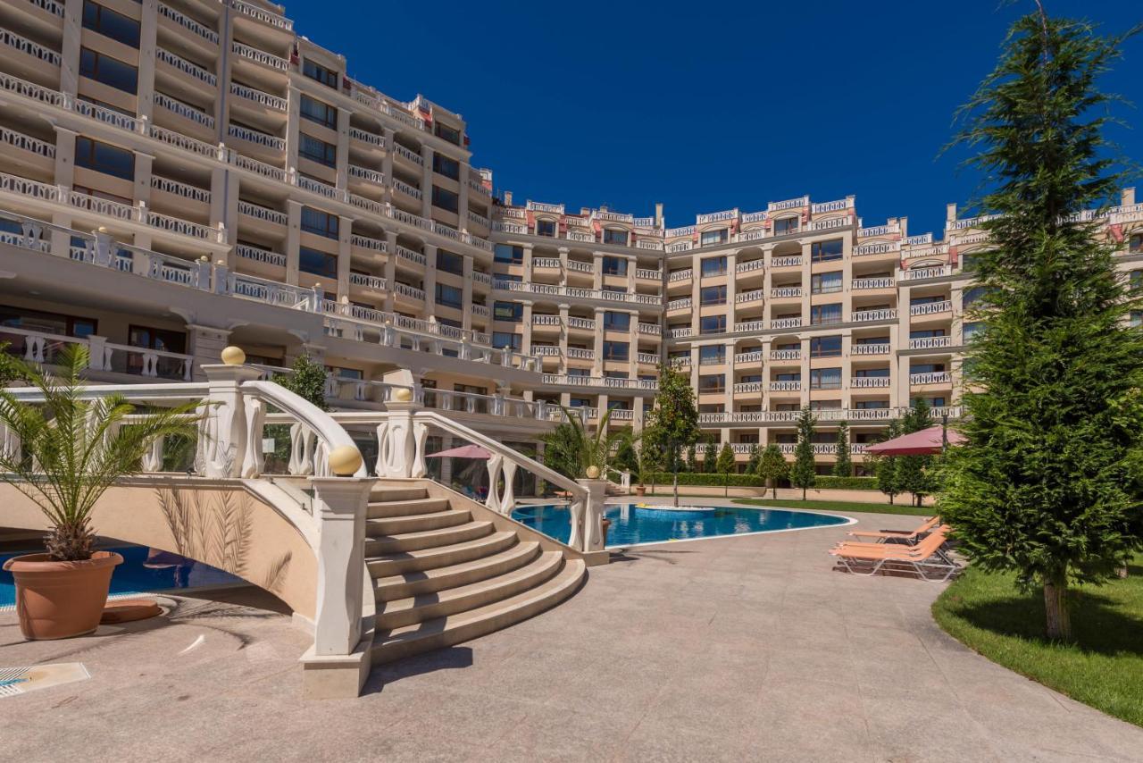 Blue Lagoon Seafront Apartments Varna Exterior photo