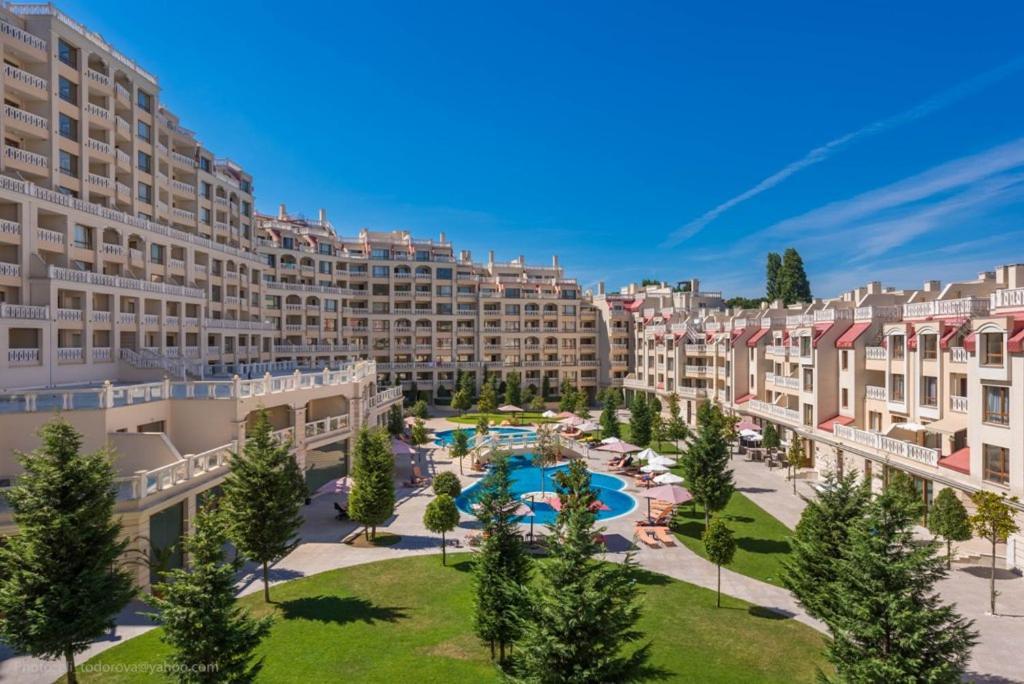 Blue Lagoon Seafront Apartments Varna Exterior photo