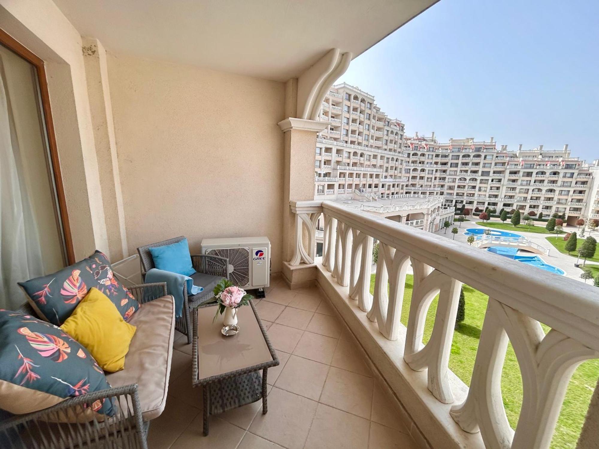 Blue Lagoon Seafront Apartments Varna Exterior photo
