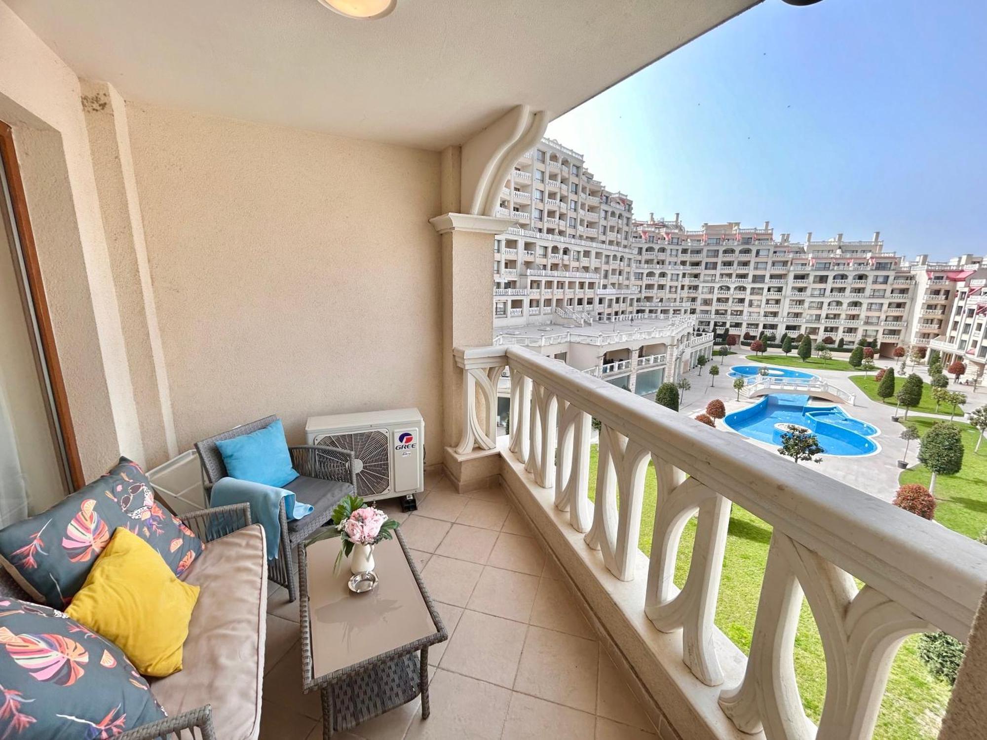 Blue Lagoon Seafront Apartments Varna Exterior photo